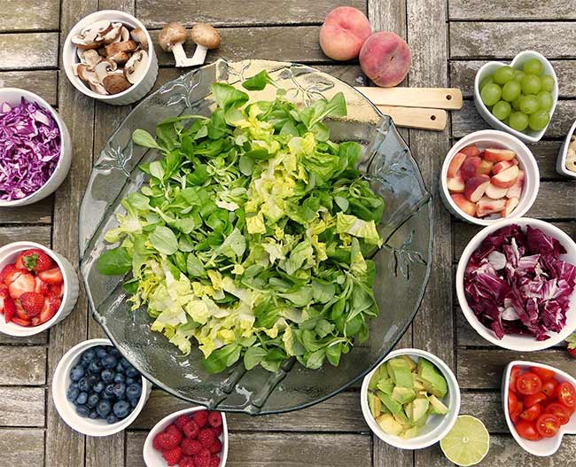 4 Easy Salads For Different Needs and Nutrients 